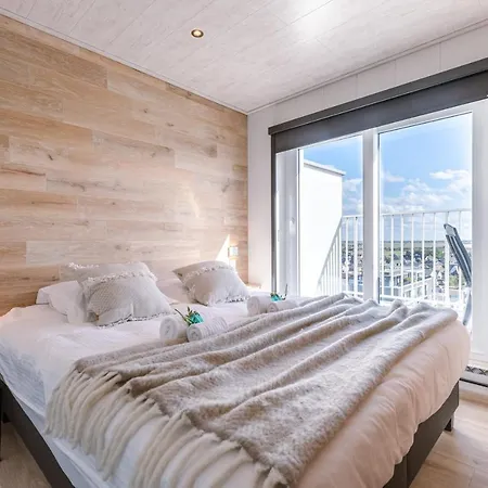 Magnificent With Great Panoramic Seaview Daire De Haan